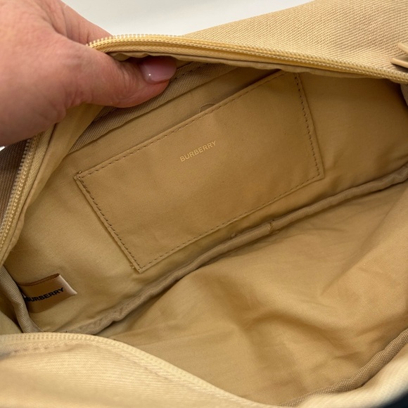 Burberry Pouch Travel Dopp kit shaving Bag Train case LOGO Tan Beige Large New - Picture 4 of 5